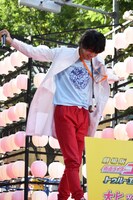 仮面ライダーエグゼイド ムテキゲーマーの変身を披露する飯島寛騎。