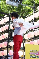 仮面ライダーエグゼイド ムテキゲーマーの変身を披露する飯島寛騎。