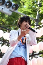 仮面ライダーエグゼイド ムテキゲーマーの変身を披露する飯島寛騎。