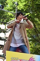 仮面ライダービルドの変身を披露する犬飼貴丈。