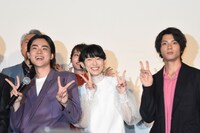 前列左から菅田将暉、木下あかり、山田裕貴。