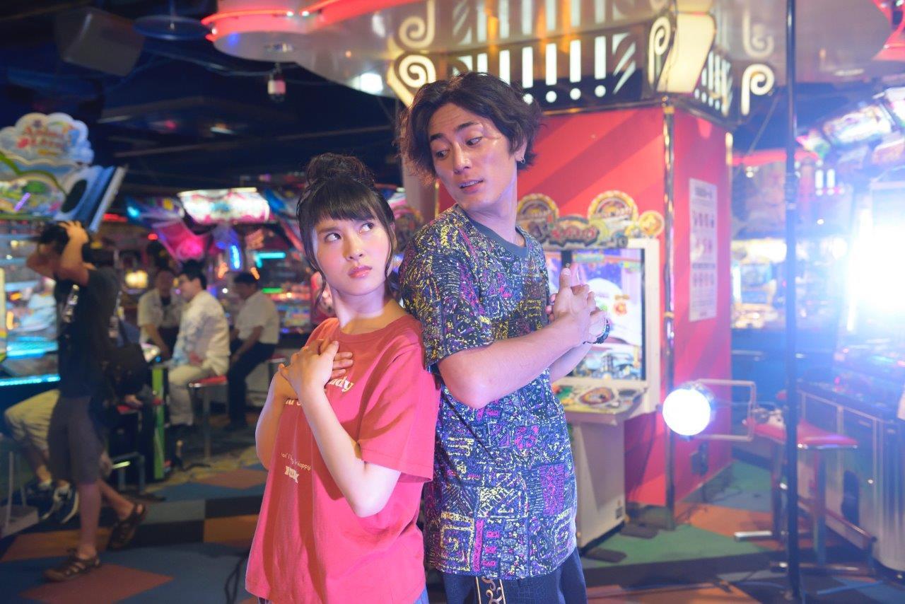 土屋太鳳と間宮祥太朗がシンクロダンス披露、「トリガール！」舞台裏の特訓映像