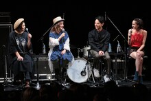 左から吉村由美、大貫亜美、妻夫木聡、水原希子。