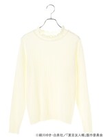 「夏目友人帳 フリルハイネックニットプルオーバー」のオフホワイト。