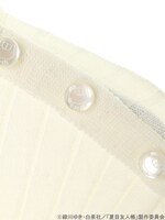 「夏目友人帳 フリルハイネックニットプルオーバー」のオフホワイト。