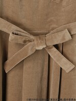 「夏目友人帳 ノースリーブワンピース」のグレージュ。