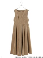 「夏目友人帳 ノースリーブワンピース」のグレージュ。