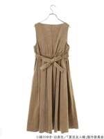 「夏目友人帳 ノースリーブワンピース」のグレージュ。