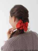 「夏目友人帳 リボンシュシュ」ダークオレンジの使用イメージ。