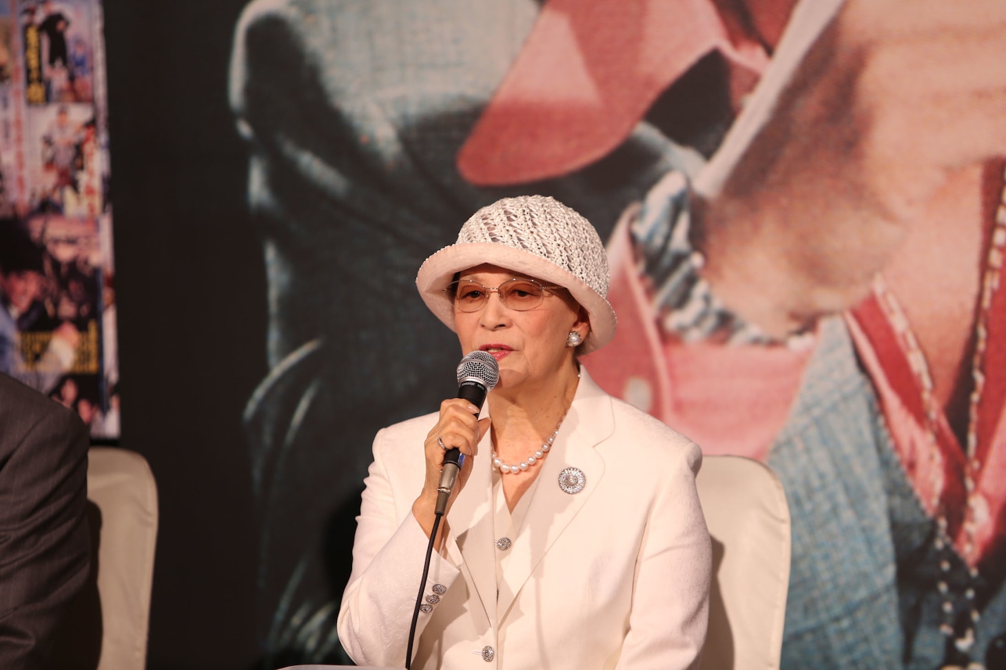 石原まき子