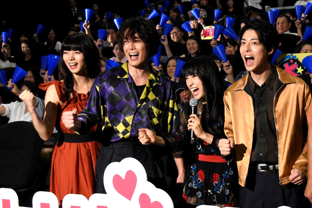 「トリガール！」初日舞台挨拶にて、左から池田エライザ、間宮祥太朗、土屋太鳳、高杉真宙。