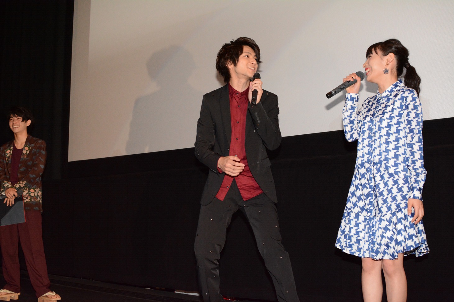 「二度めの夏、二度と会えない君」初日舞台挨拶の様子。
