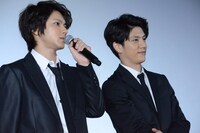 左から山田裕貴、青木玄徳。