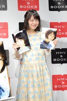 笑顔の浜辺美波。