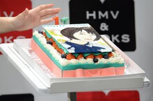 「浜辺美波写真集 voyage」の表紙が描かれたバースデーケーキ。