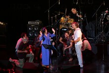 エミール・クストリッツァ＆ノー・スモーキング・オーケストラの来日公演の様子。