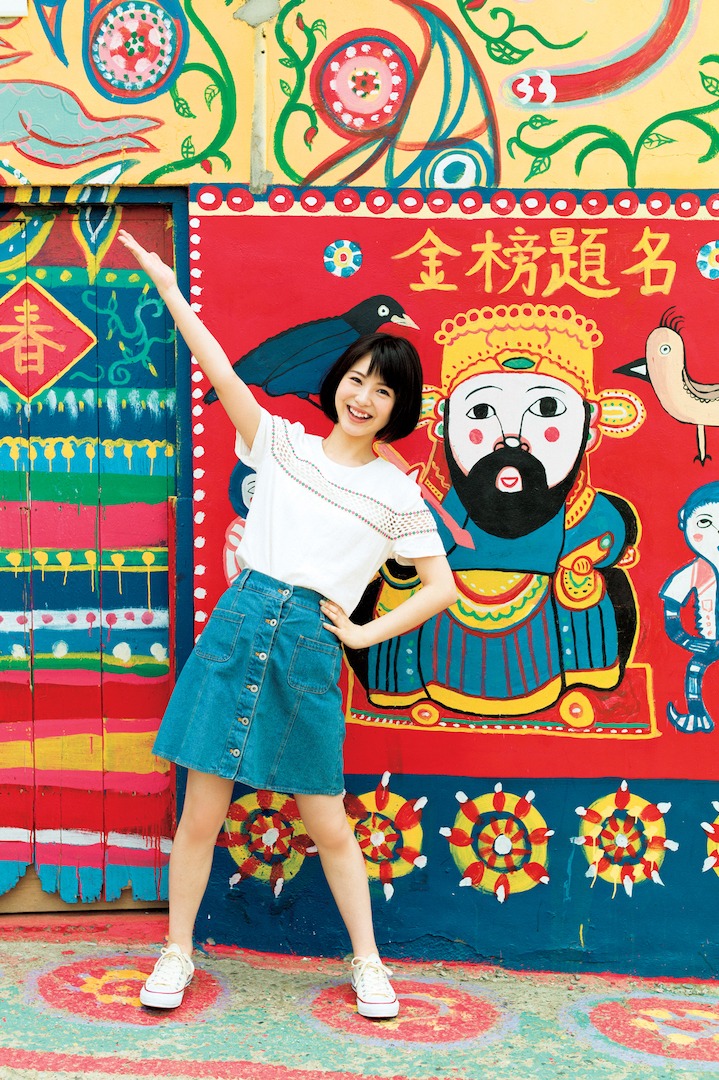 「浜辺美波写真集 voyage」中面