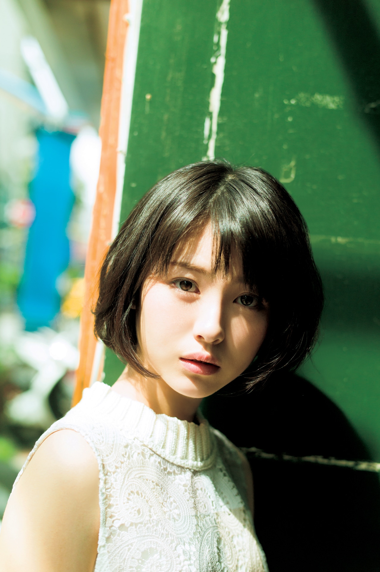 「浜辺美波写真集 voyage」中面