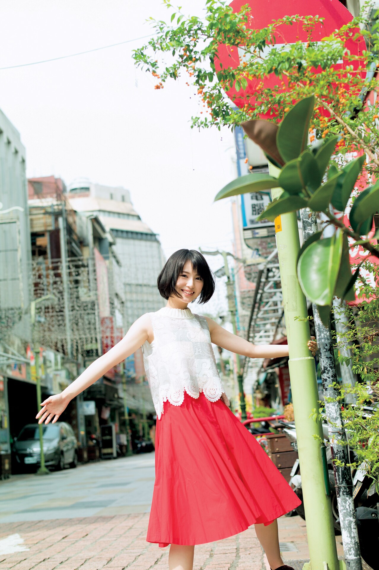 浜辺美波写真集 voyage」中面 - 浜辺美波が写真集イベントに出席