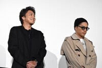 左からTAKAHIRO、登坂広臣。
