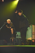 THE ORAL CIGARETTESによるパフォーマンスの様子。