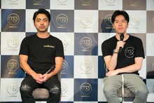 ミーアンドスターズの取締役CIOに就任した山田孝之（左）と代表取締役社長兼CEOの佐藤俊介氏（右）。