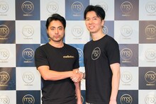 ミーアンドスターズの取締役CIOに就任した山田孝之（左）と代表取締役社長兼CEOの佐藤俊介氏（右）。