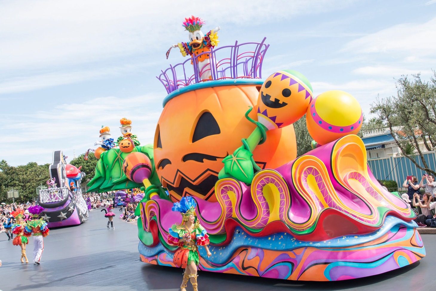 東京ディズニーランドの「ハロウィーン・ポップンライブ」（2016年の様子）。