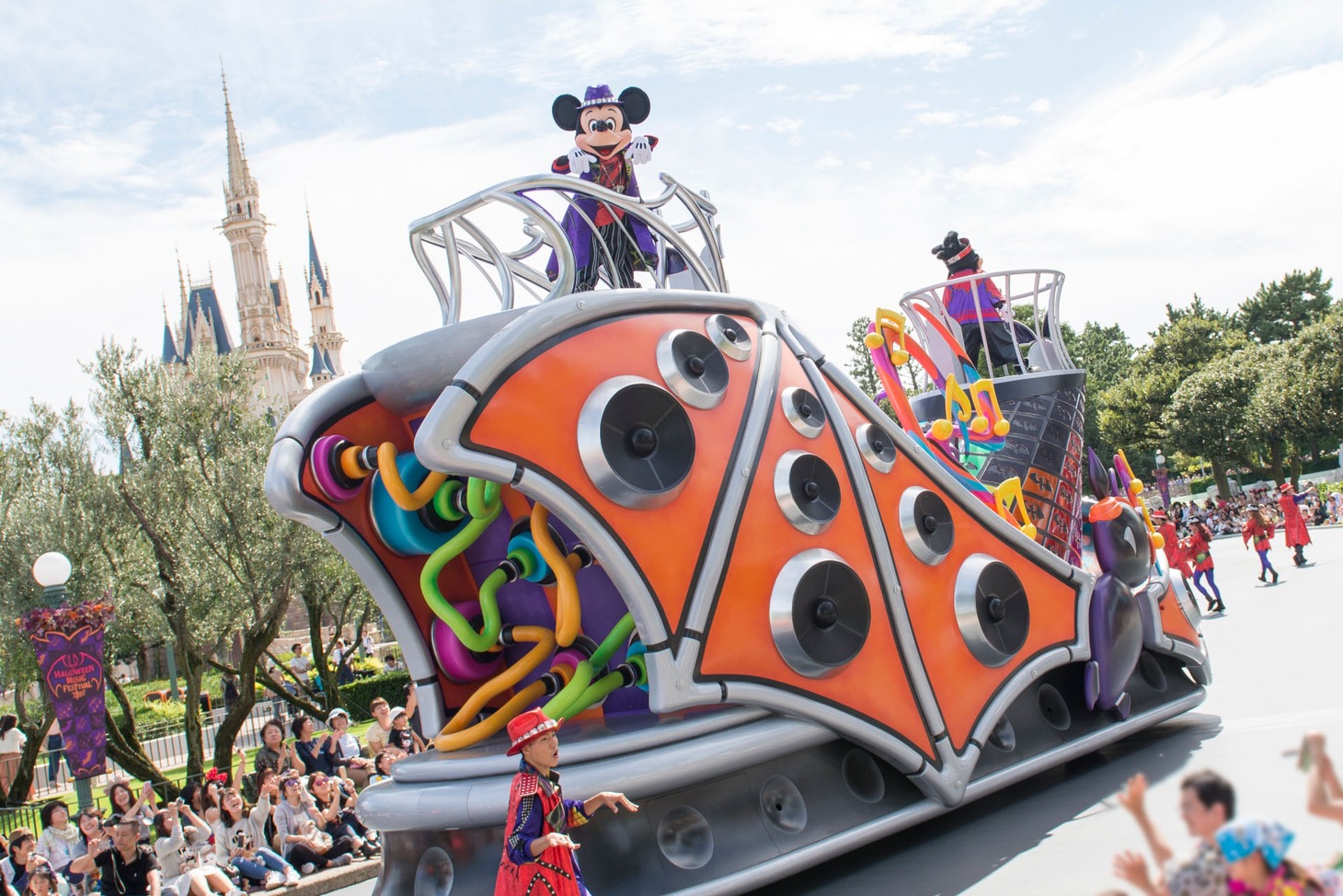 東京ディズニーランドの「ハロウィーン・ポップンライブ」（2016年の様子）。