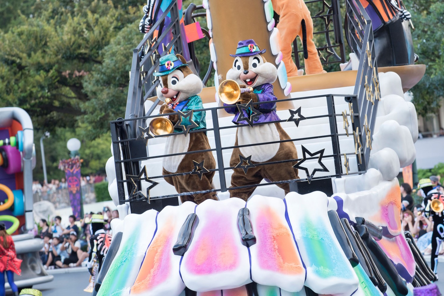 東京ディズニーランドの「ハロウィーン・ポップンライブ」（2016年の様子）。