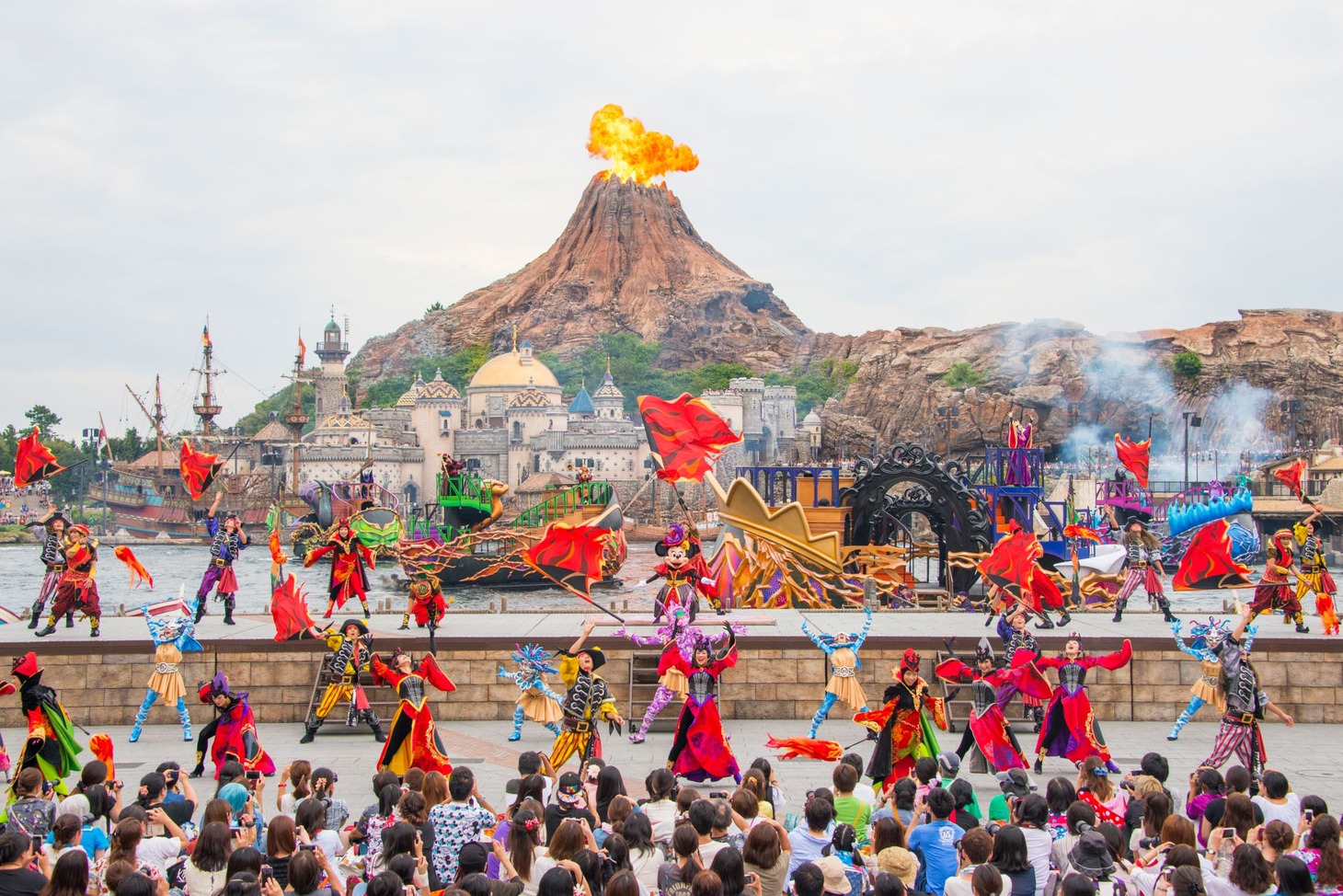 東京ディズニーシーの「ザ・ヴィランズ・ワールド」（2016年の様子）。
