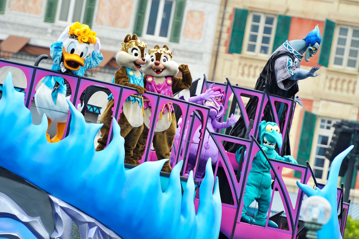 東京ディズニーシーの「ザ・ヴィランズ・ワールド」（2016年の様子）。