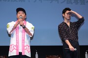 左から大根仁、妻夫木聡。
