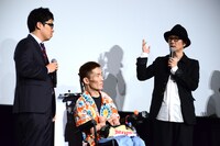 左から松本准平、熊篠慶彦、リリー・フランキー。