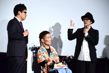 左から松本准平、熊篠慶彦、リリー・フランキー。