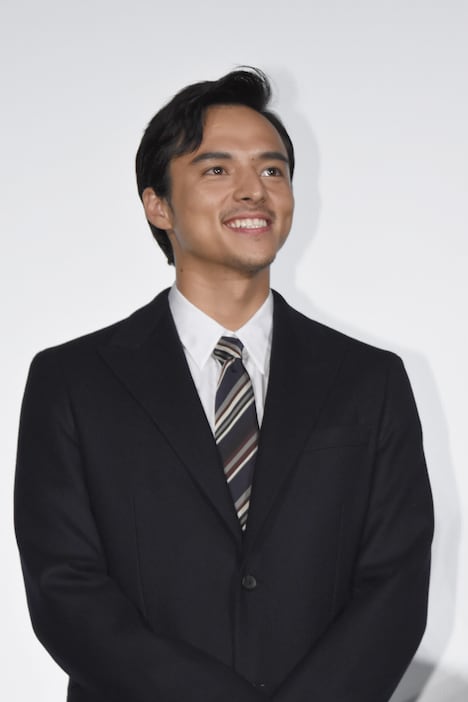 満島真之介