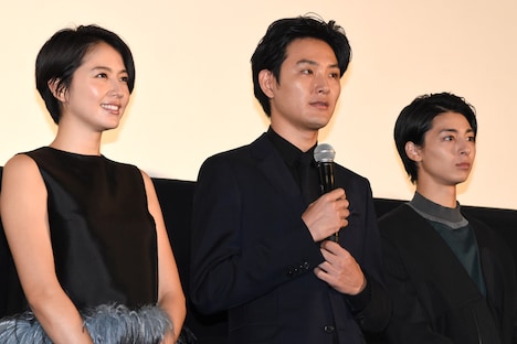 「散歩する侵略者」初日舞台挨拶の様子。