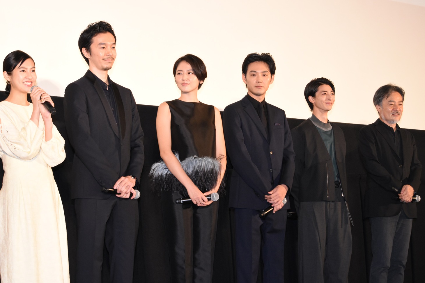 「散歩する侵略者」初日舞台挨拶の様子。
