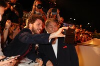 写真撮影に応じる北野武。