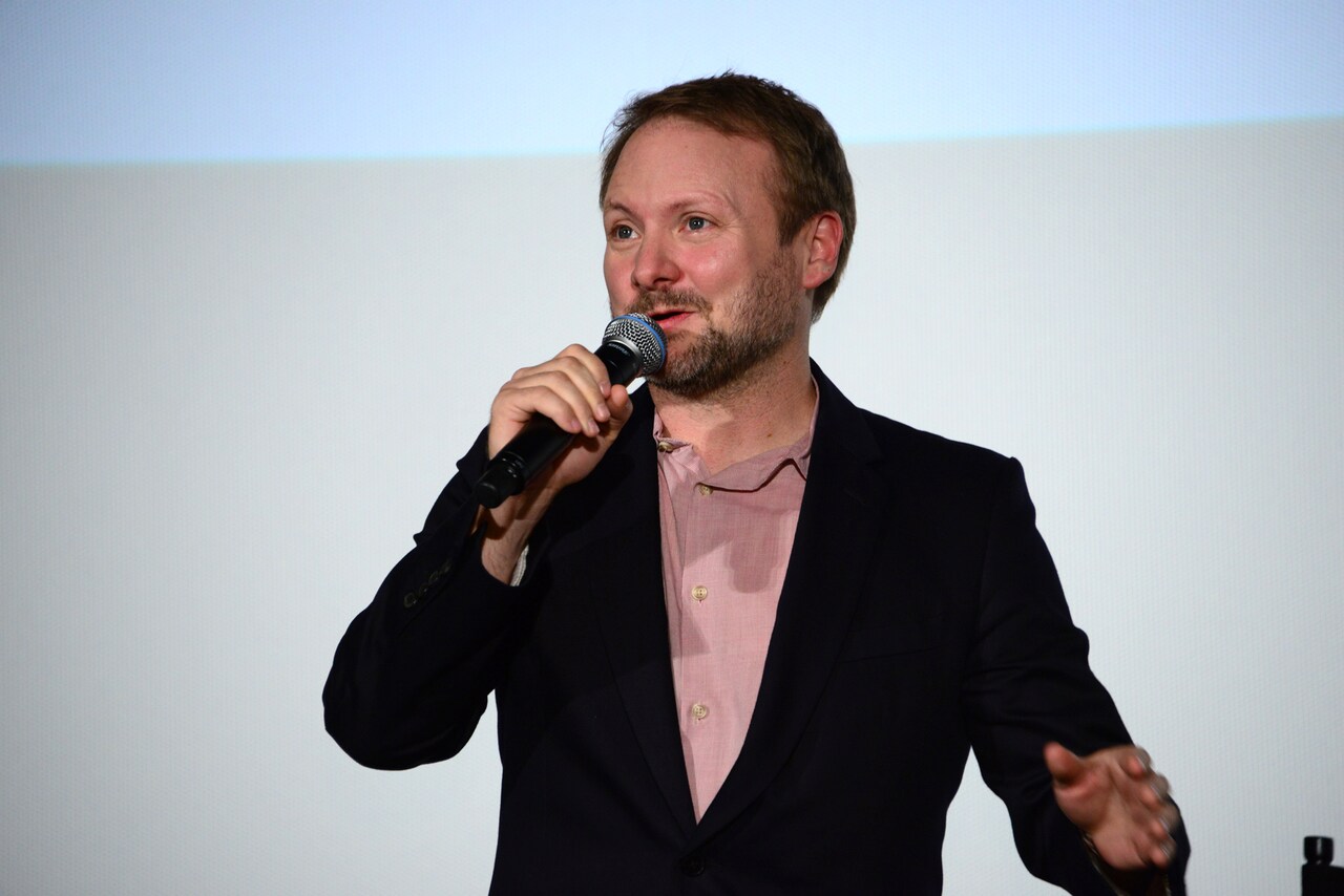 「スター・ウォーズ／最後のジェダイ」監督来日、キャリー・フィッシャーの思い出語る