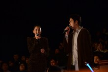 客席から姿を現した尾上松也と河北麻友子。