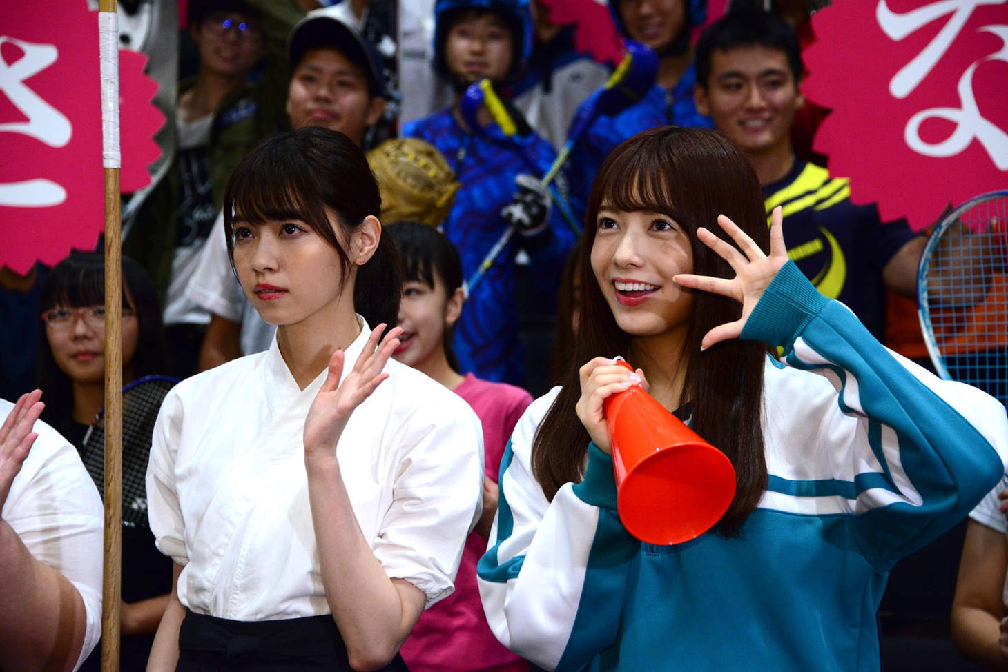 左から西野七瀬、斉藤優里。