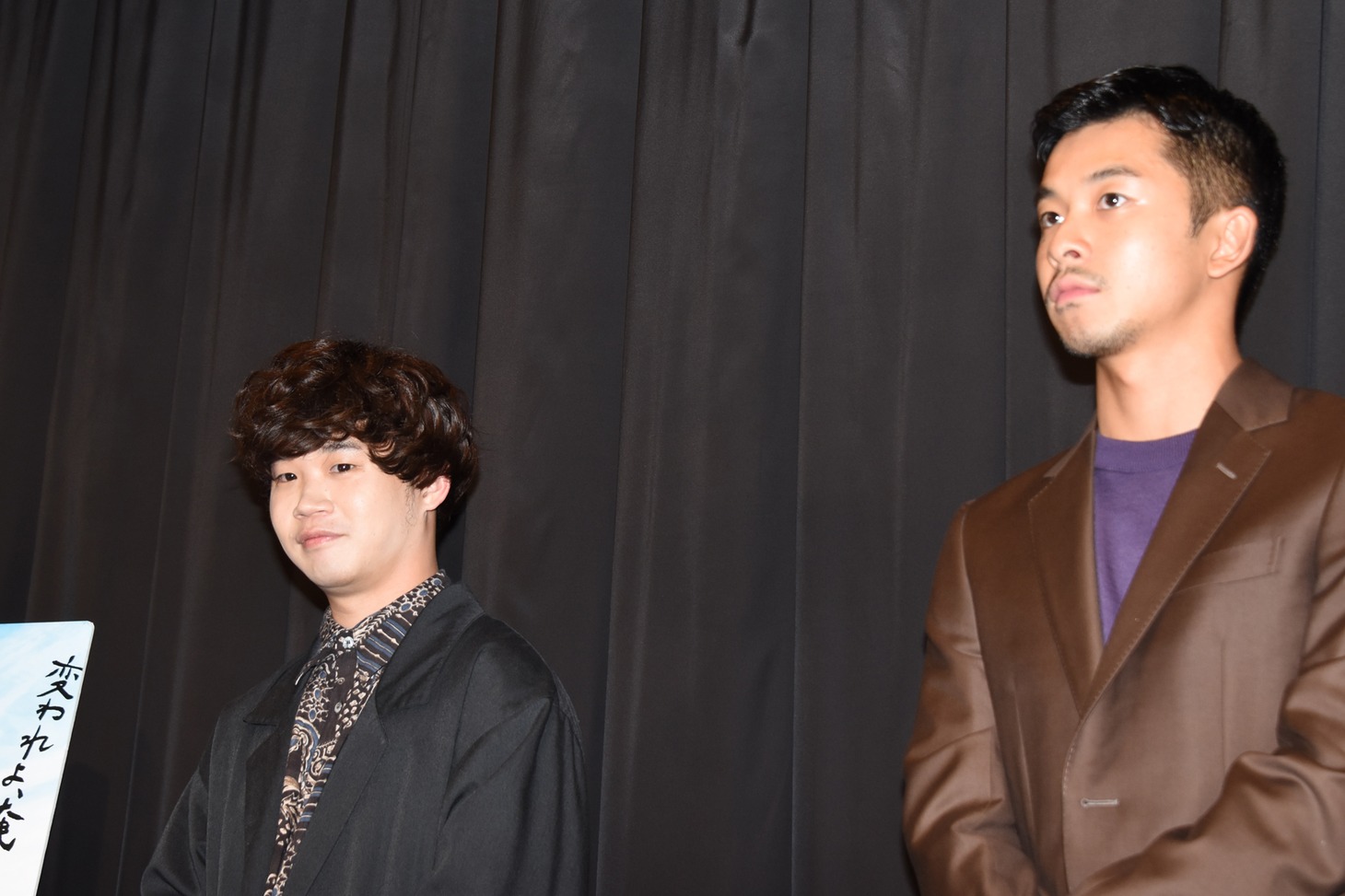 左から矢本悠馬、太賀。