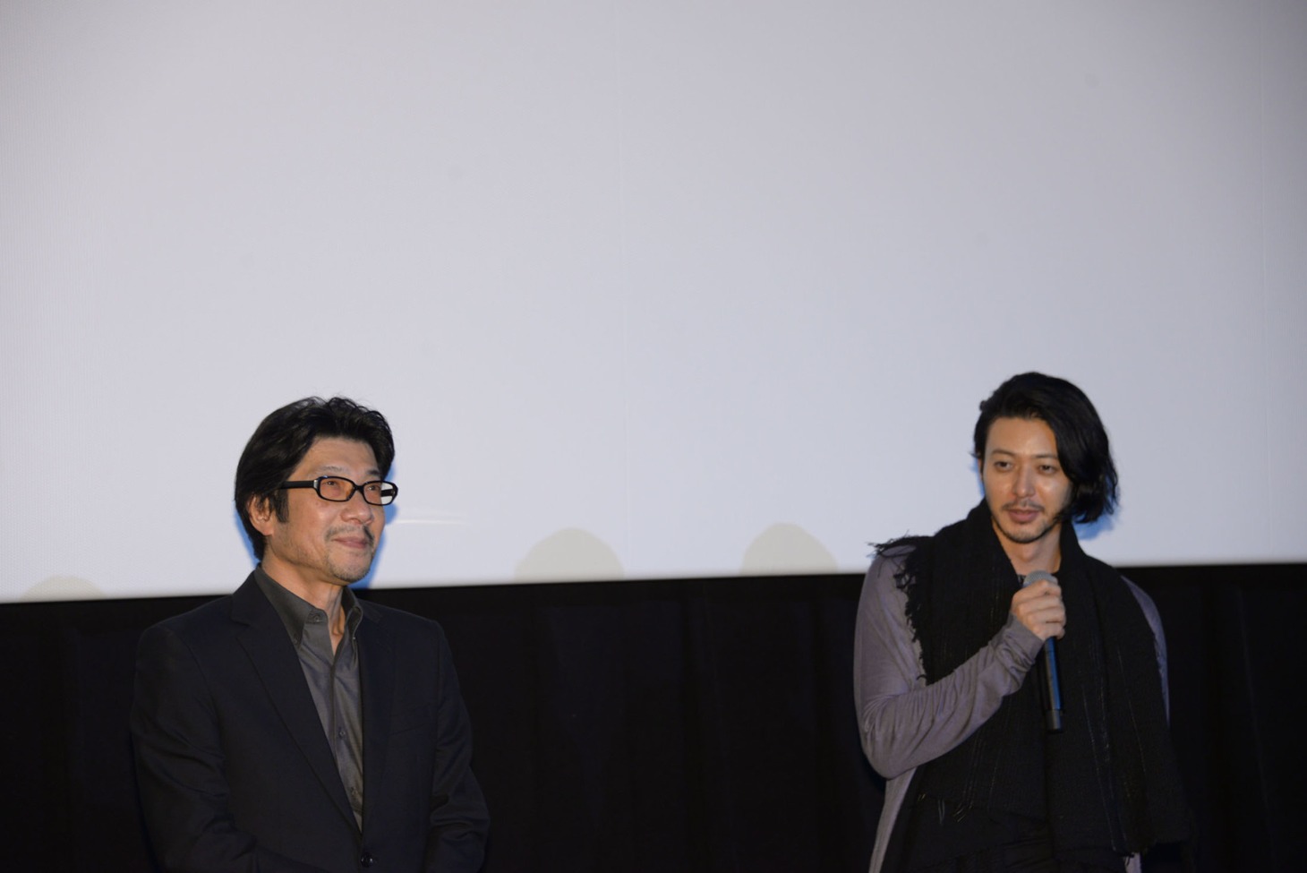 左から阪本順治、オダギリジョー。