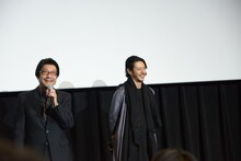 左から阪本順治、オダギリジョー。