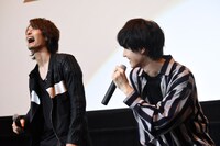 桜田通（右）に「優一さんは最初怖かったんです」と言われ、驚く中村優一（左）。