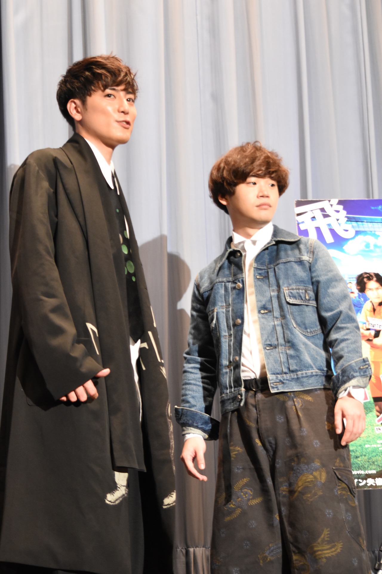 左から間宮祥太朗、矢本悠馬。