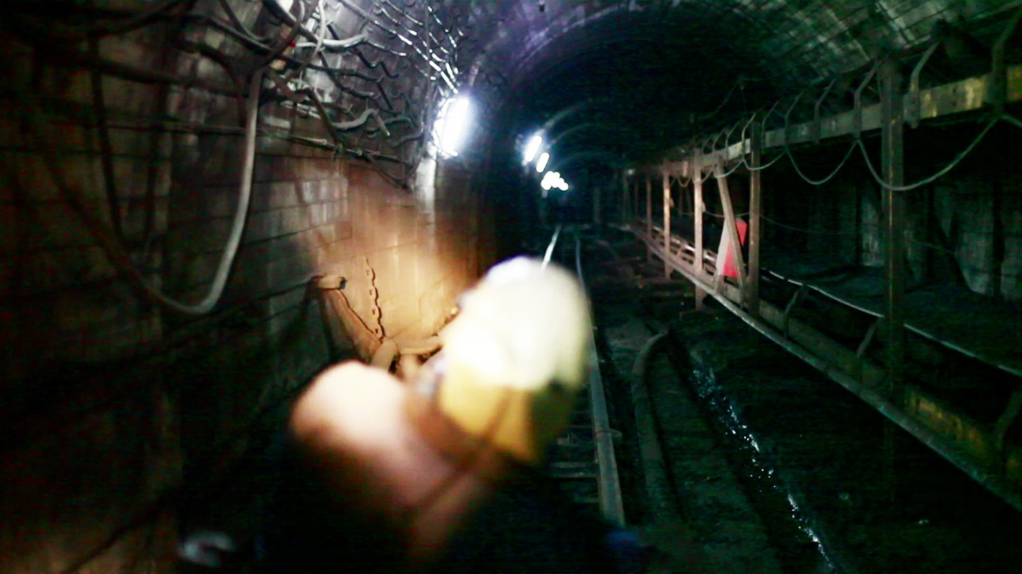 「鉱 ARAGANE」