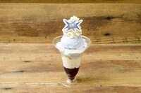 セガコラボカフェメニューより、「ARTS CHAIN パフェ」（800円）。(c)TYPE-MOON/FGO PROJECT　(c)SEGA　(c)東出祐一郎・TYPE-MOON/FAPC