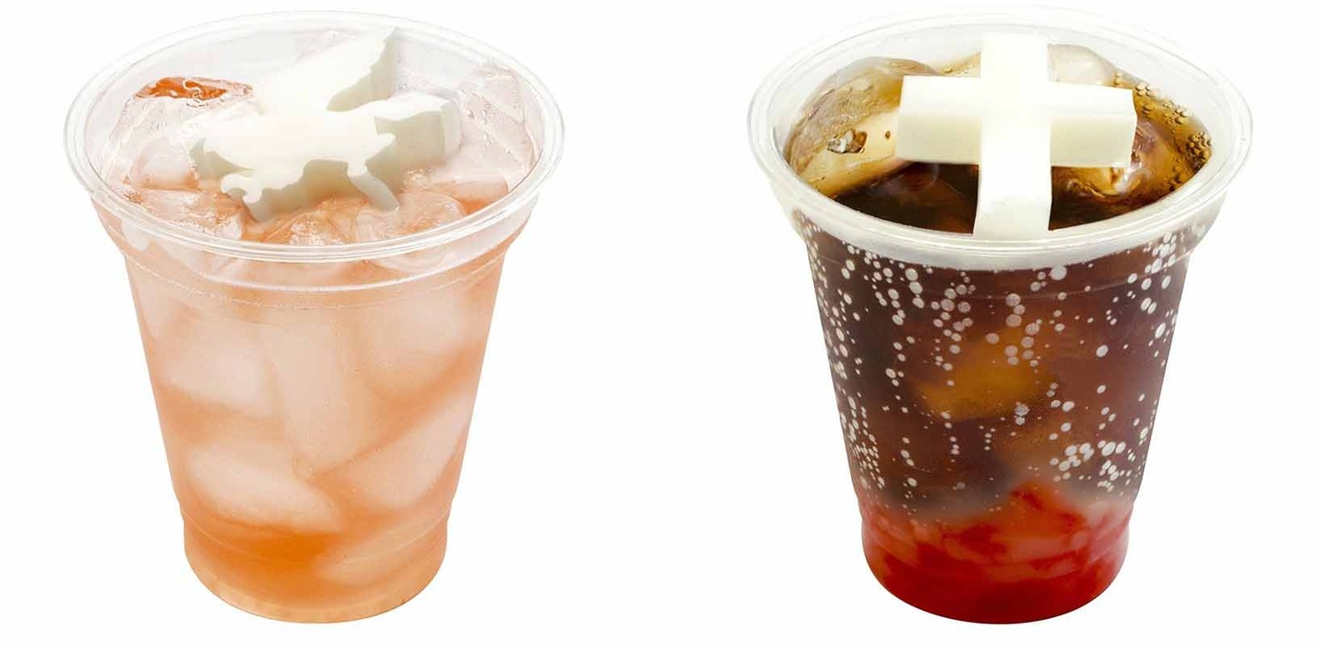 セガコラボカフェメニューより、「黒のライダーの“この世ならざる幻馬”」（左 / 700円）、「シロウ・コトミネ」（右 / 700円）。(c)TYPE-MOON/FGO PROJECT　(c)SEGA　(c)東出祐一郎・TYPE-MOON/FAPC